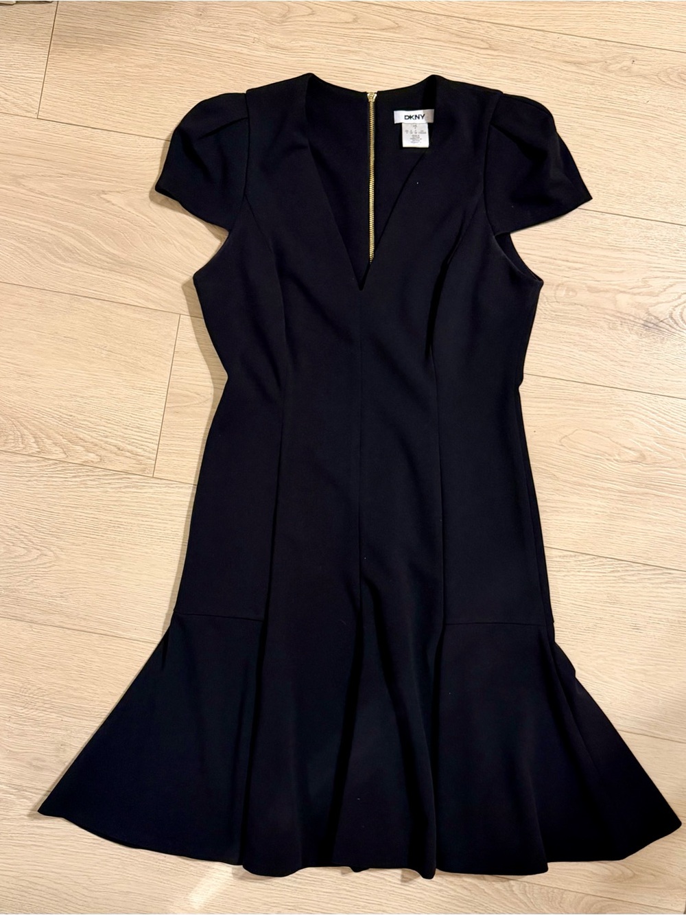 DKNY Black Cap-Sleeve V-Neck Flare Dress